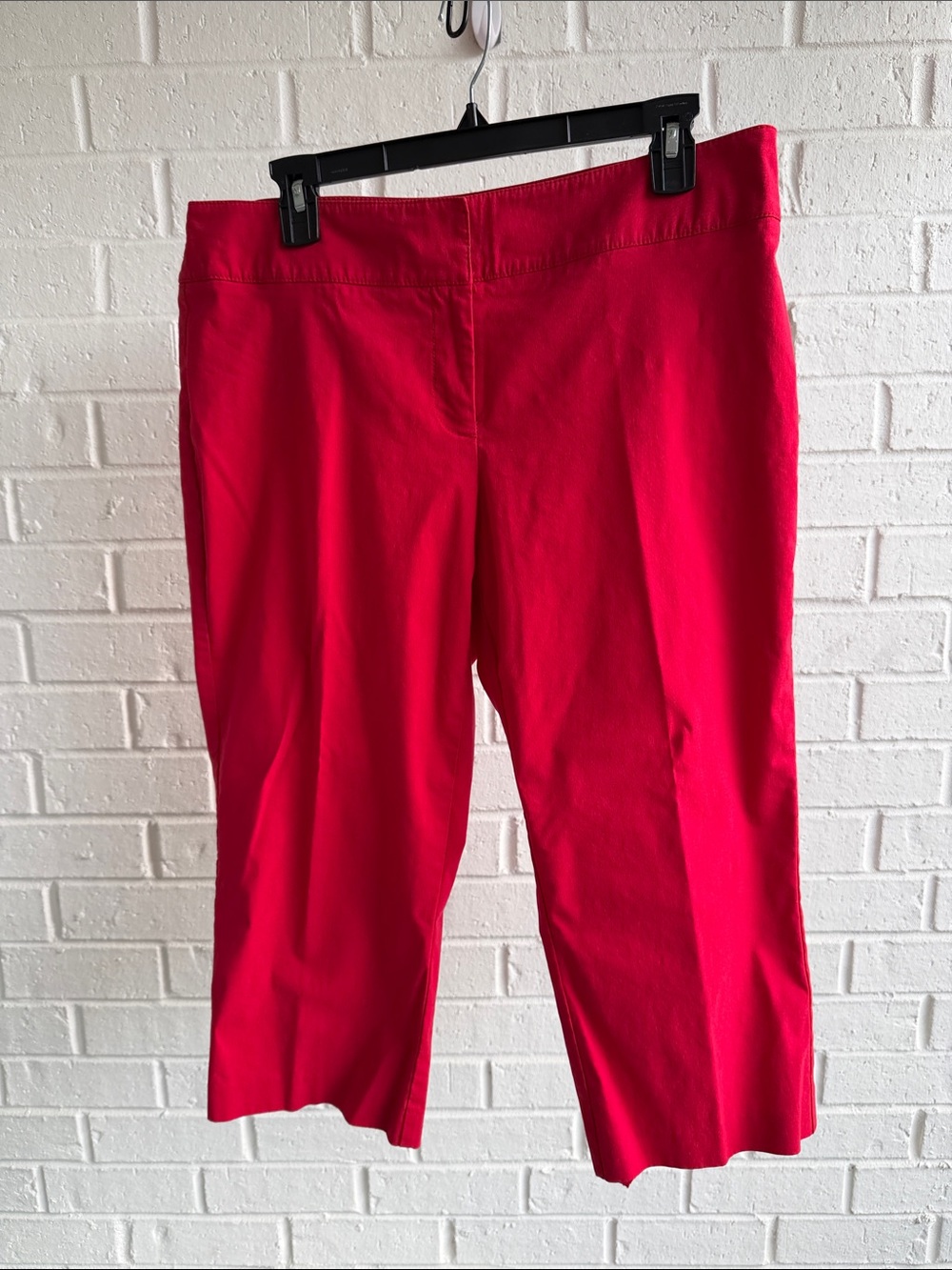 Bisou Bisou Women’s Red Stretch Capri Pants Size 12 Like New